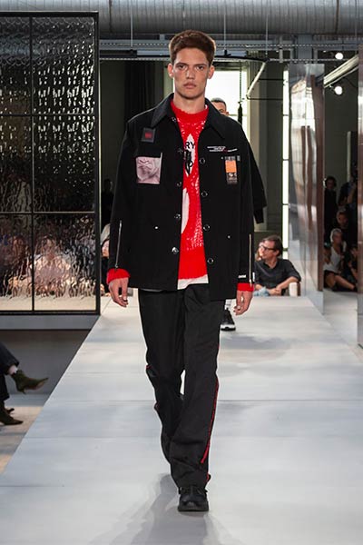 تصاميم راقية بلمسة جريئة ... اليك مجموعة Ricardo Tisci الأولى لدار Burberry
